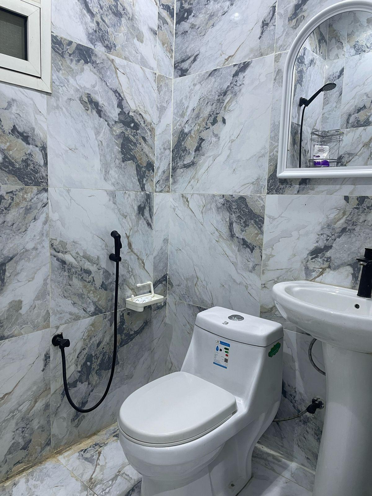 Attractive Apartment with Self Check-in | 5567 Bathroom