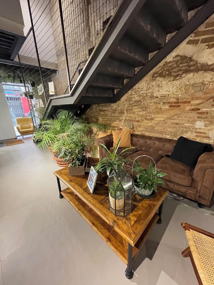 VTZ The Botanic Hostel Interior
