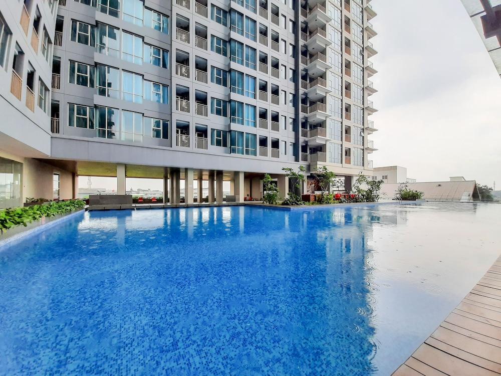 Nice and Modern Studio at Tamansari Iswara Apartment Outdoor Pool