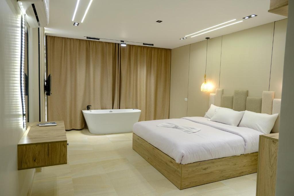 فندق بيراميدز هايت وشرفة بيراميدز ماستر سين على السطح أخرى