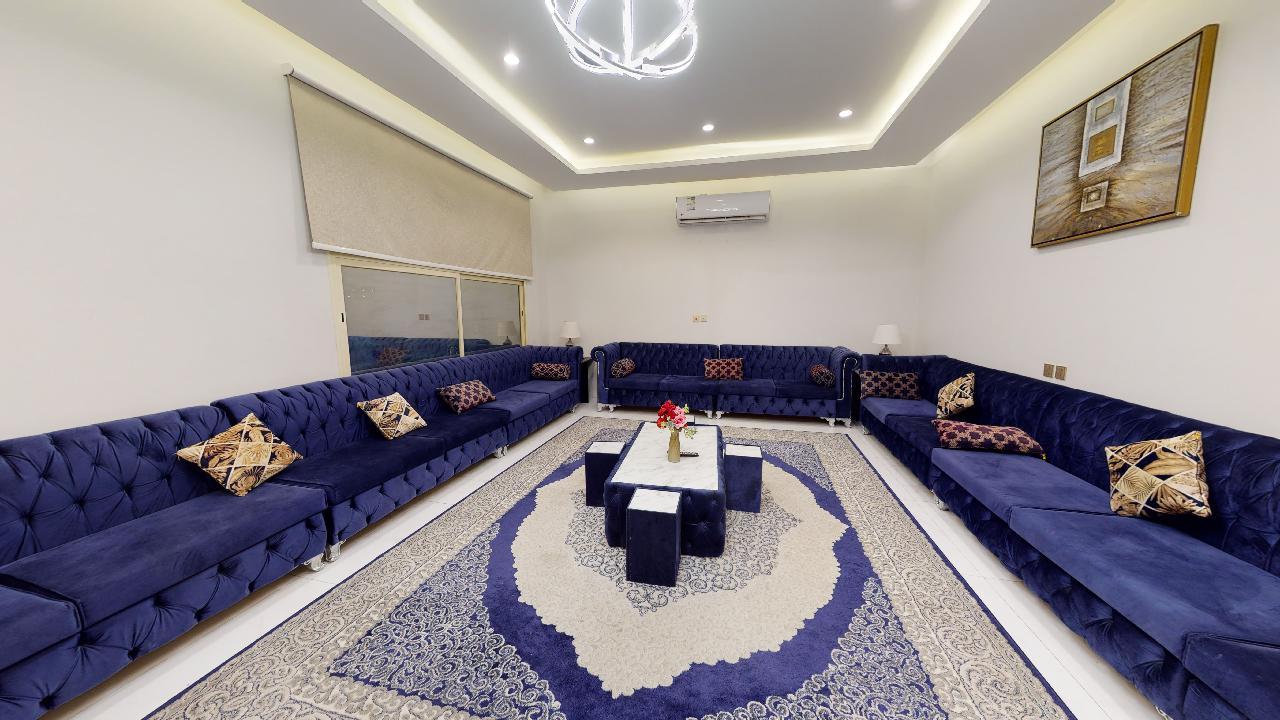 Elegant Chalet with Comfortable and Simple Furniture| 1729