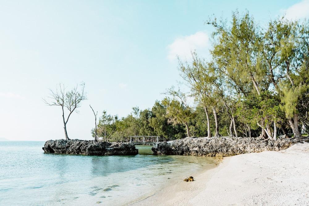 Tukutuk Le Pavillon Beach