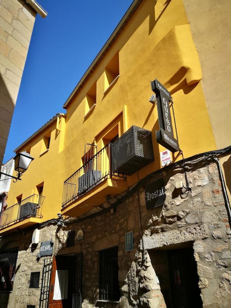 Hostal Hueso Exterior