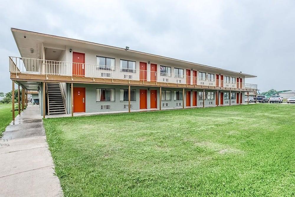 Studio Suites Exterior