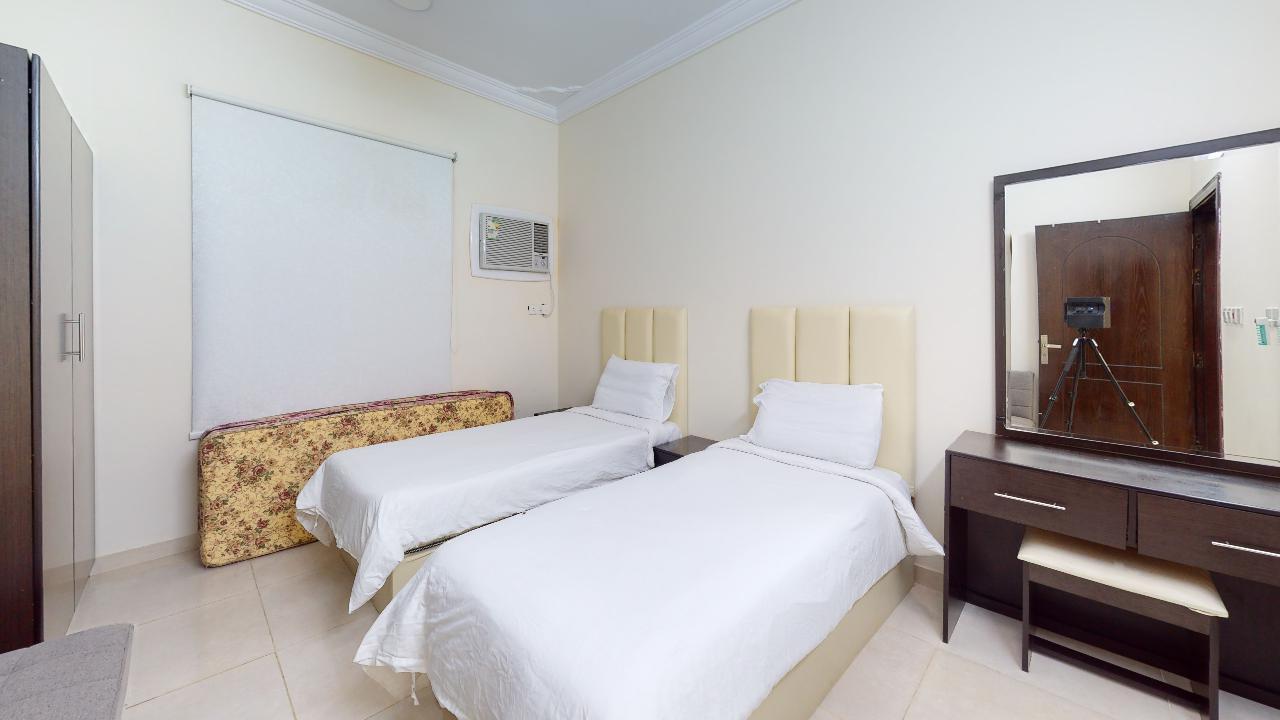 Attractive Apartment with Comfortable and Simple Furniture | 1985 Room