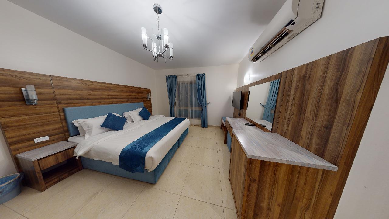 Attractive Chalet with Pool | 985