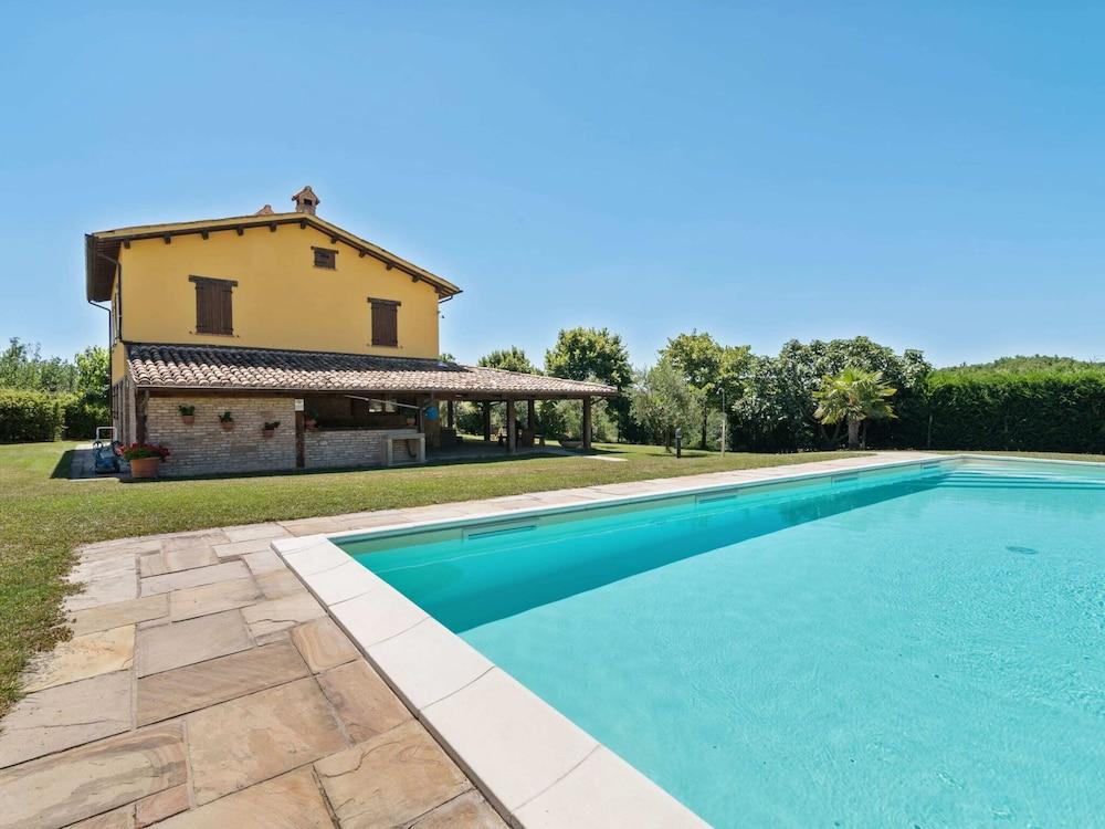 Villa in Piandimeleto With Pool & Sauna Waterslide