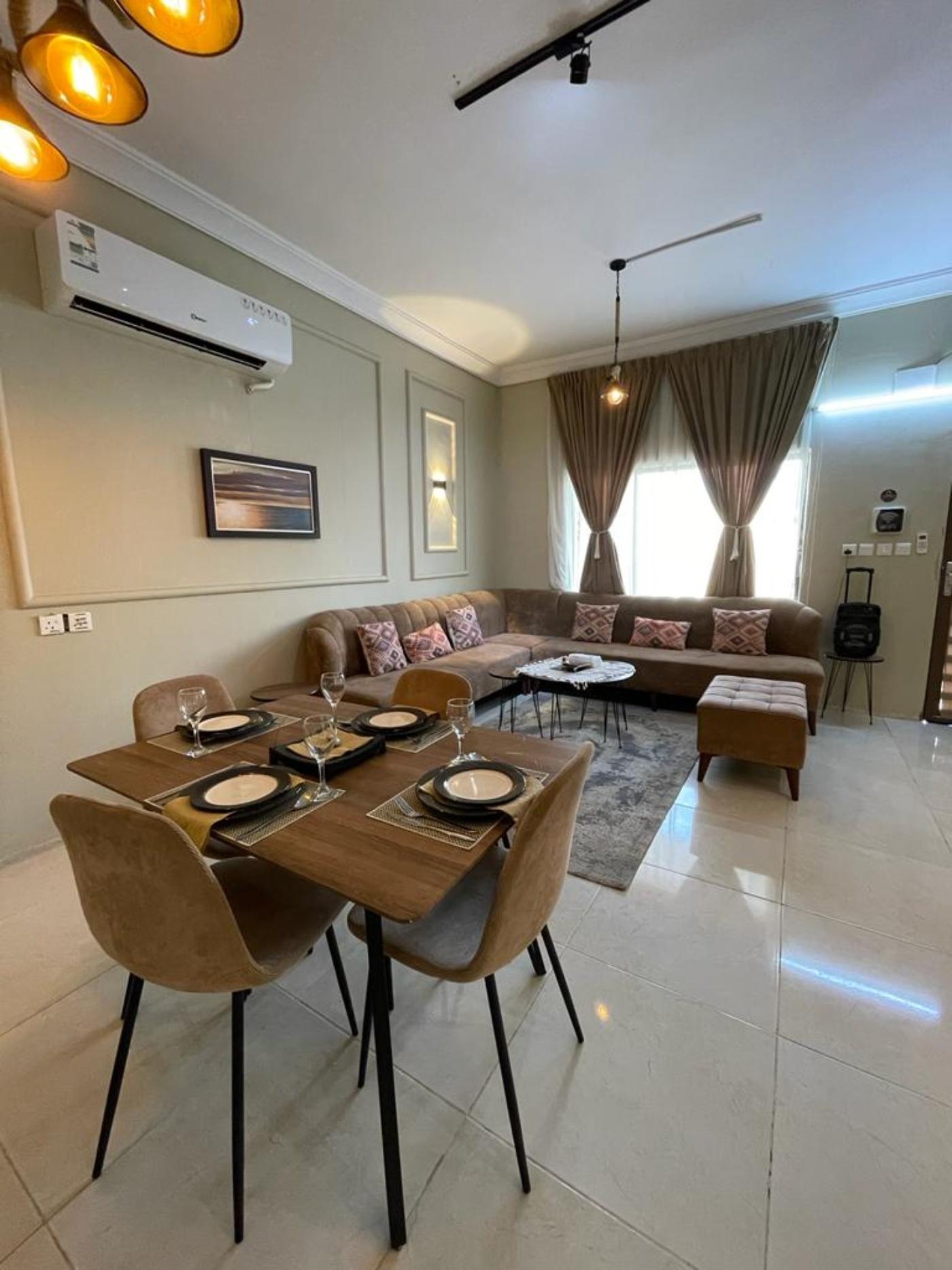 Comfy Chalet with Comfortable and Simple Furniture | 1505 Dining