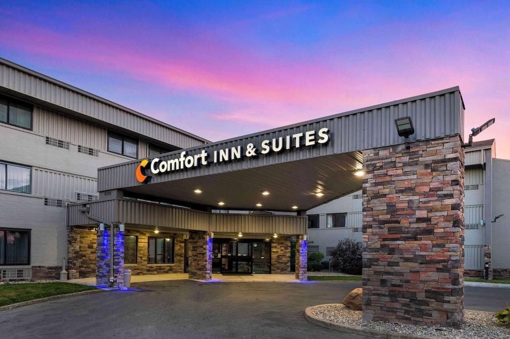 Comfort Inn & Suites North at the Pyramids Featured Image