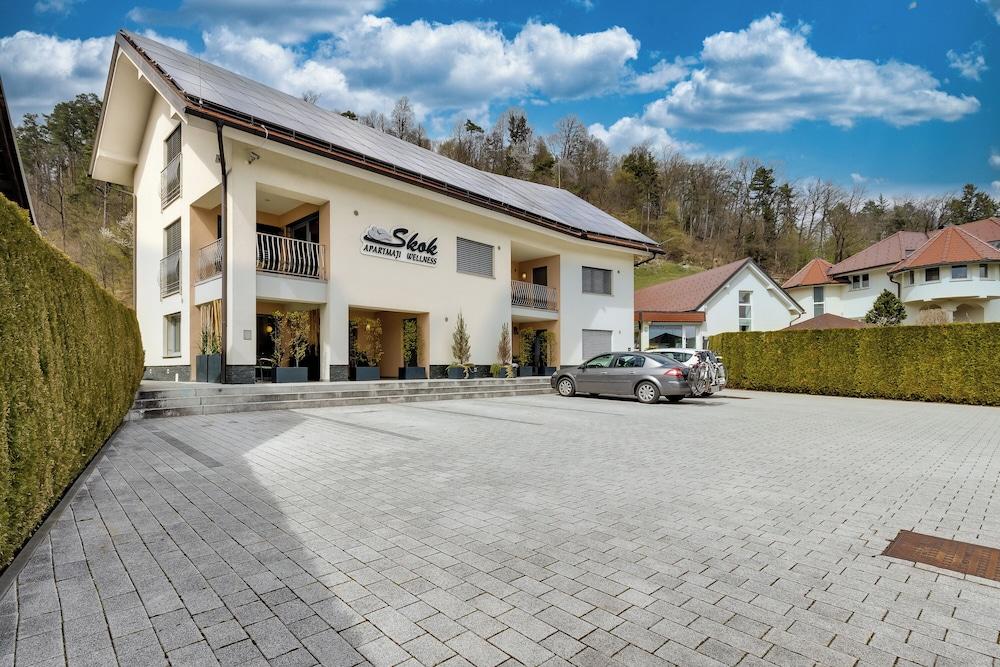 Wellness Suite Daisy Exterior