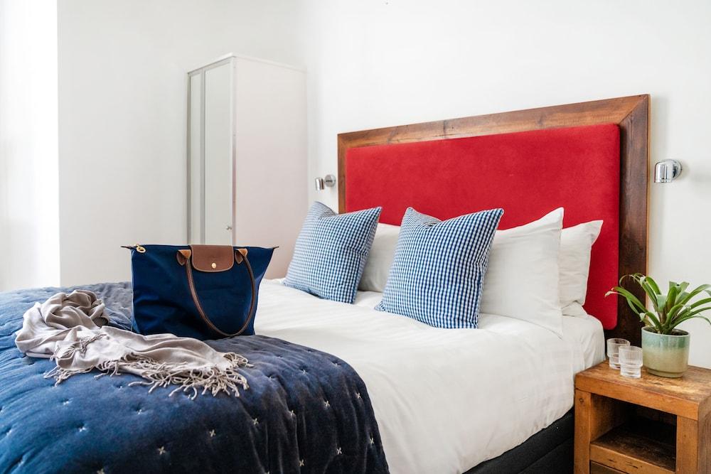 Berkeley Suites Room