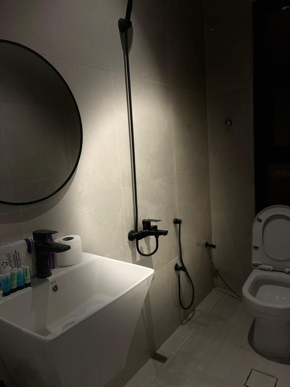 Attractive Apartment with Self Check-in | 5771 Bathroom