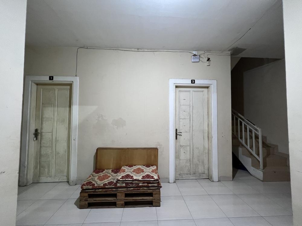 أو واي أو 93412 كوست إيرما شيارياه ني ري يوبإ اي ايٕسإب نيجيري 8 بيربير منطقة الاستقبال
