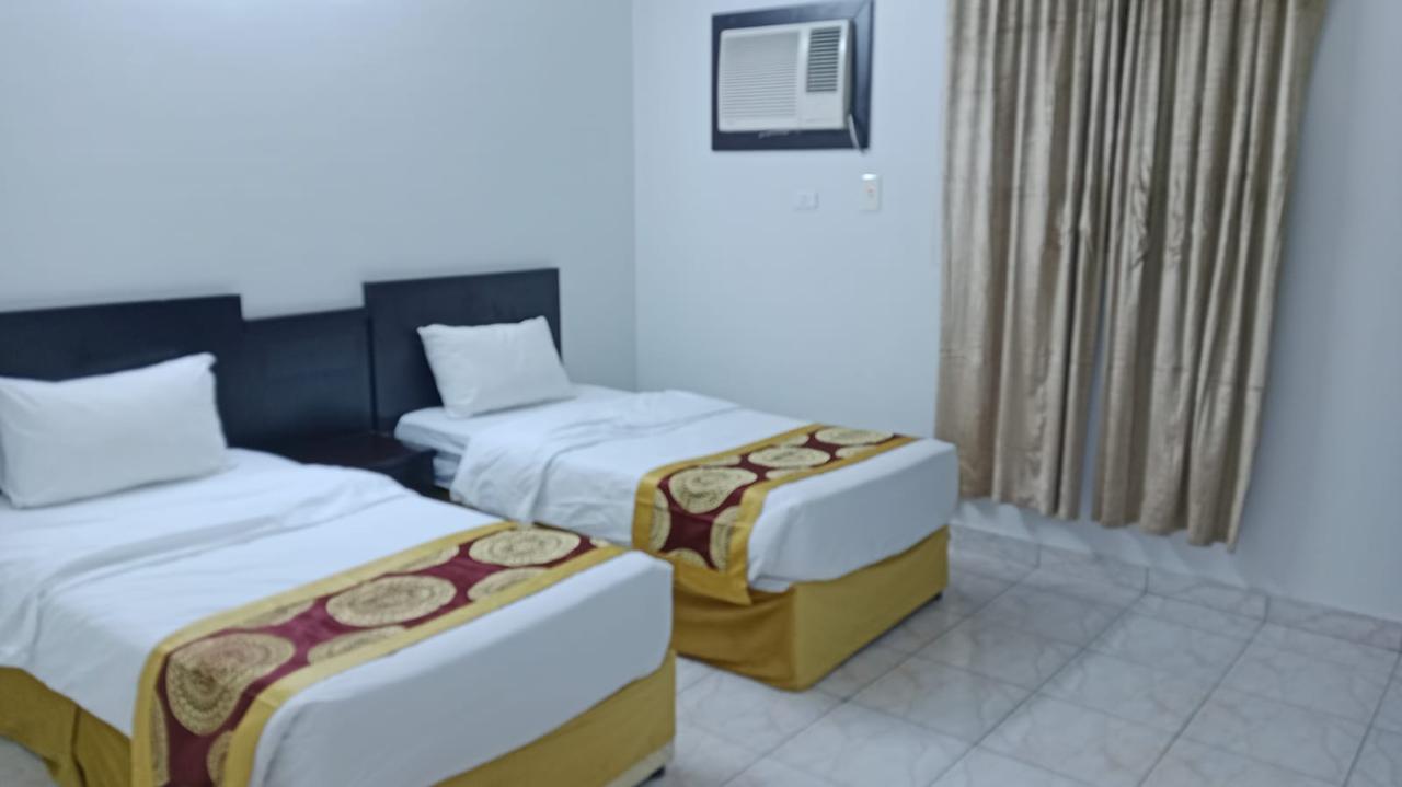Elegant Apartment with Comfortable and Simple Furniture | 5561 Bedroom