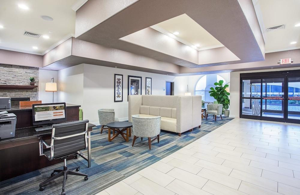 هوليداي إن إكسبرس آند سويتس جلاسج  بي آيتش جي المنطقة الخارجية