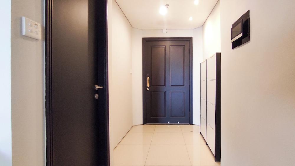 Premium and Restful 3BR in City Center at Kondominium Regensi Apartment Interior