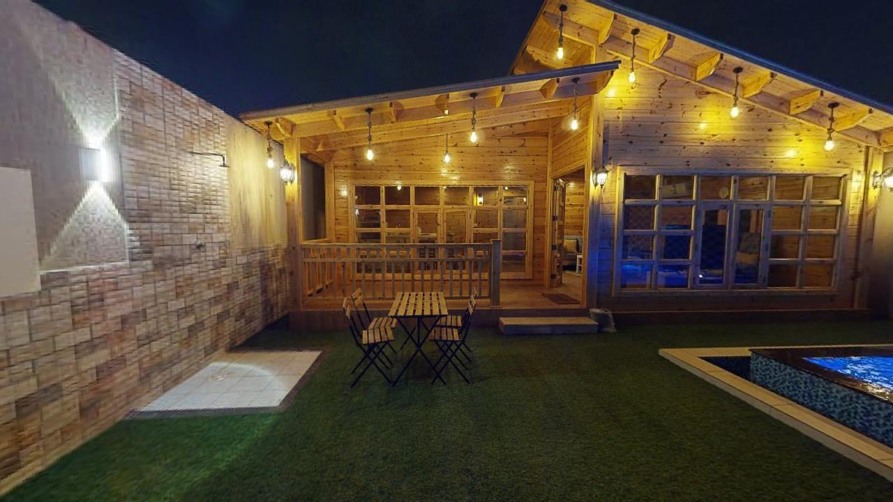 Comfy Chalet with Comfortable and Simple Furniture | 1534