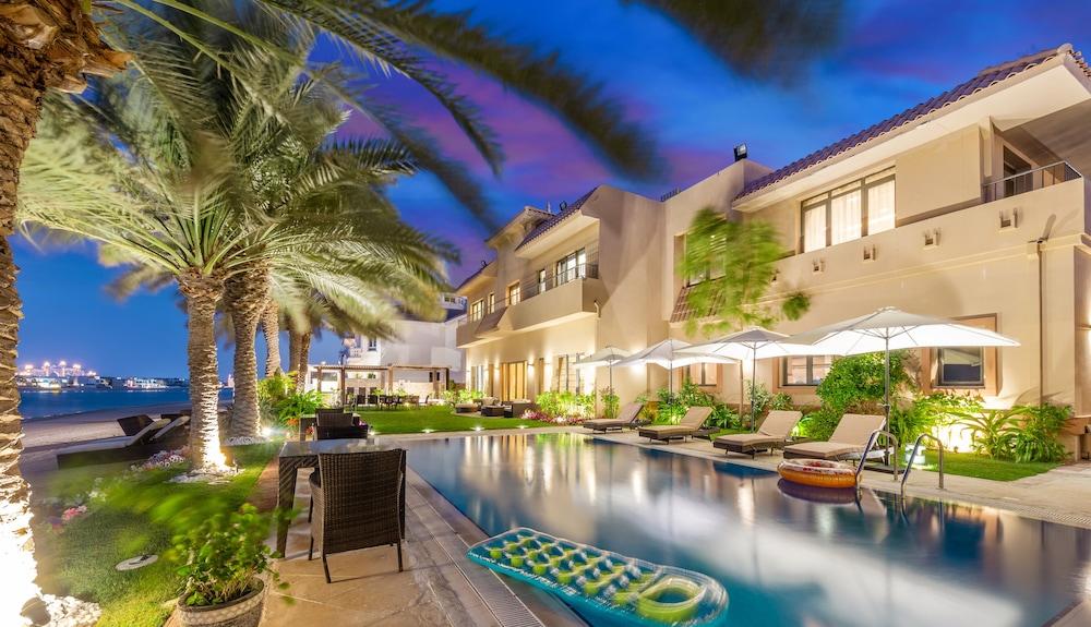 Manzil - Signature 6BR Pool Villa in Palm Jumeirah Waterslide