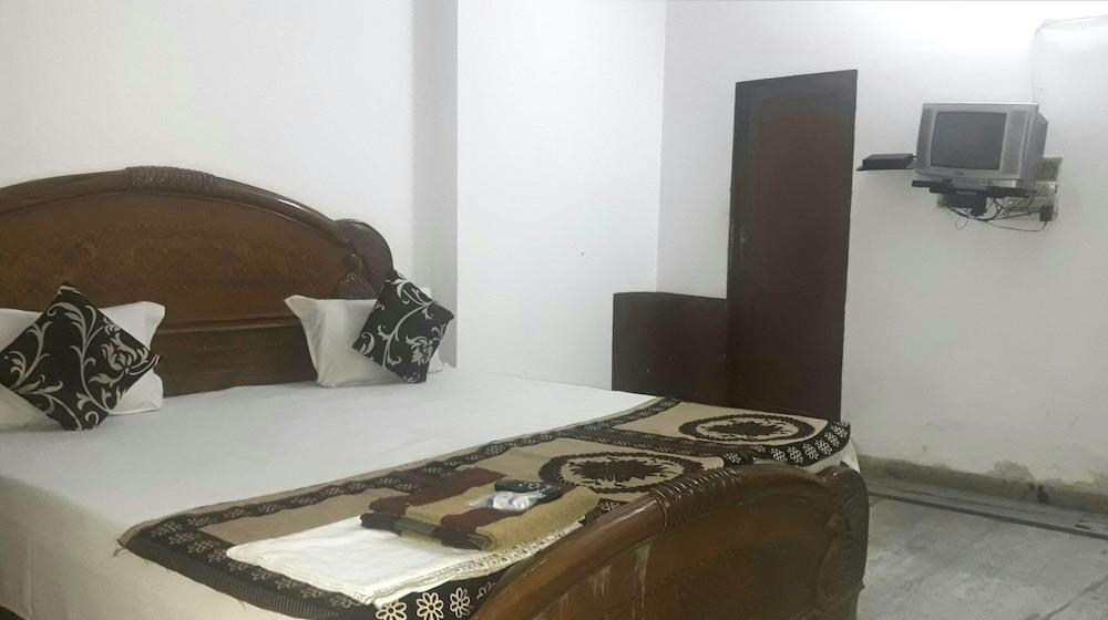 Rajdhani guest house