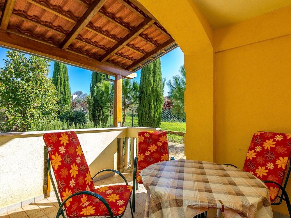 Charming Apartment in Pula With Swimming Pool Exterior