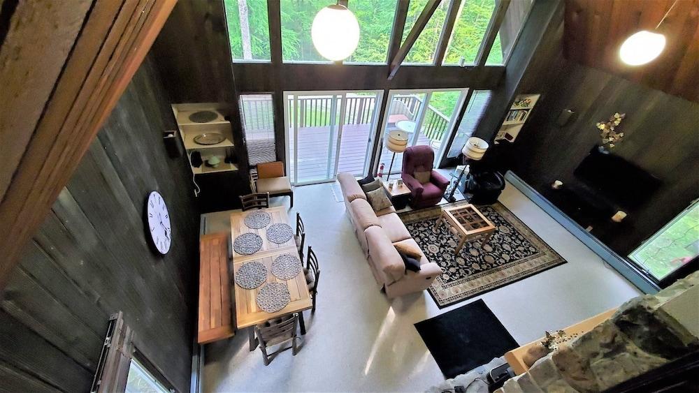 Pet-friendly Private Vacation Home in the White Mountains - Sh70c