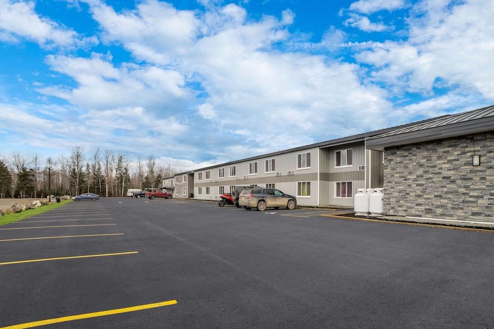 Quality Inn & Suites Exterior