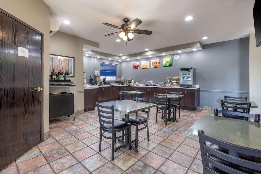 كواليتي إن آند سويتس لينكولن نورث تناول الإفطار