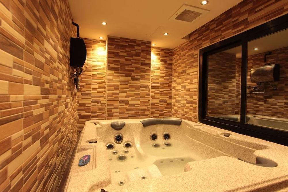 Platinum Seventy Aparthote Sauna