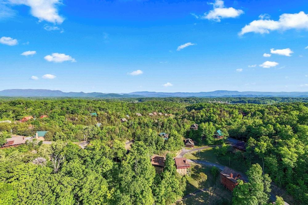 Rustic 3br Cabin Near Lake w/ Hot Tub! Aerial View