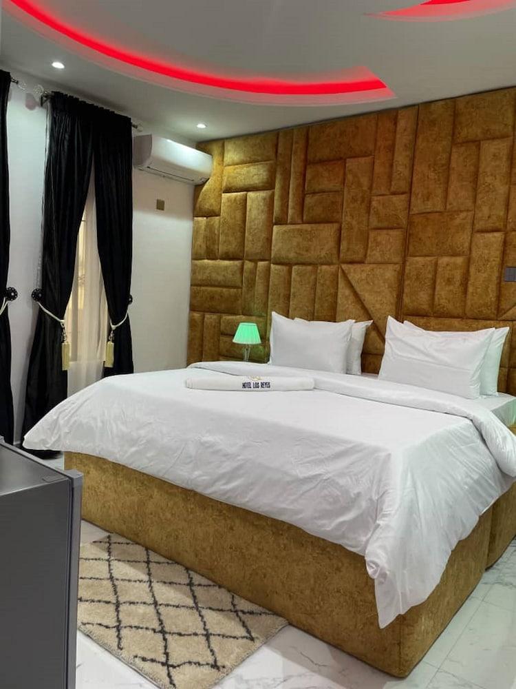 HOTEL LOS REYES Room