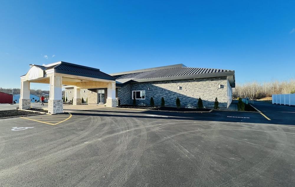 Quality Inn & Suites Exterior detail