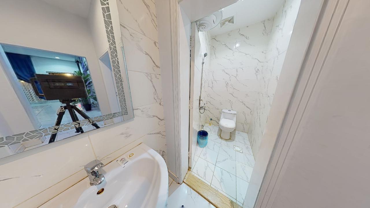 Elegant Chalet with Pool | 1989 Bathroom
