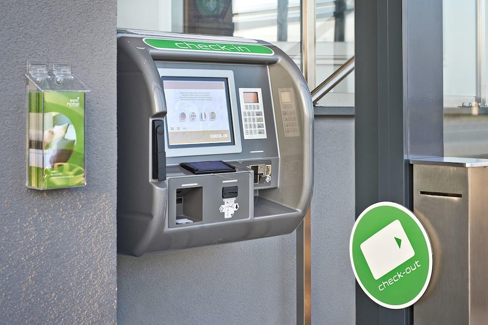 eee Hotel MARCHTRENK Check-in/Check-out Kiosk