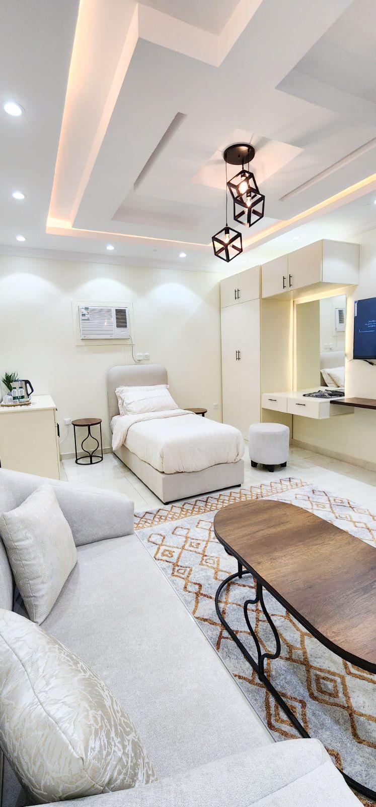 Elegant Room with Comfortable and Simple Furniture | 5589 Bedroom