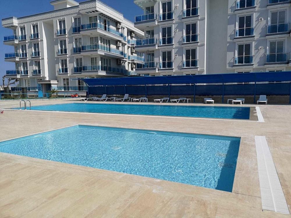 Cemre Apart Outdoor Pool