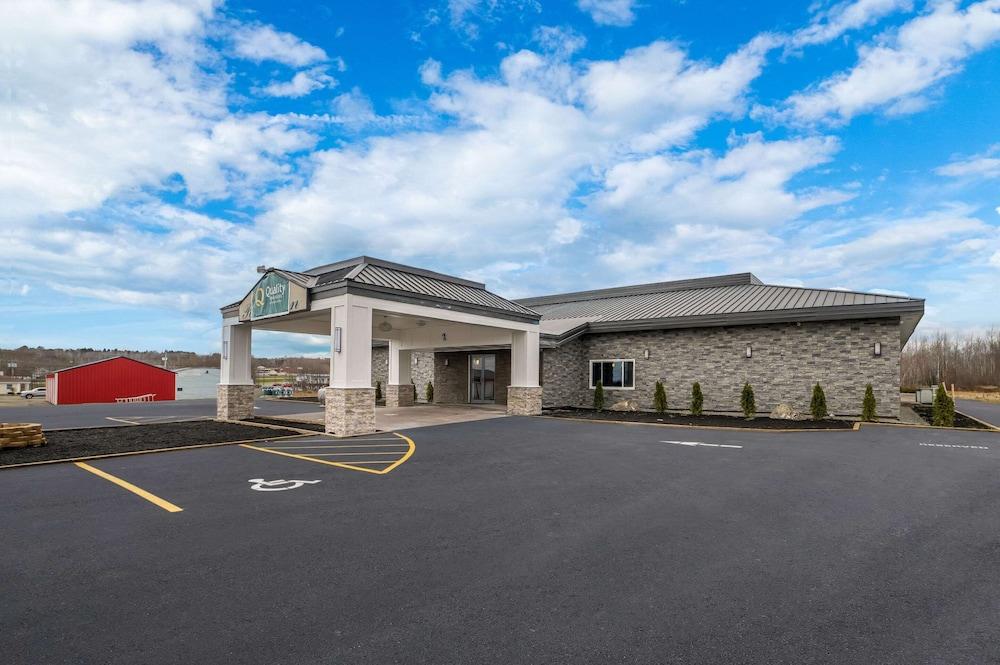 Quality Inn & Suites Exterior