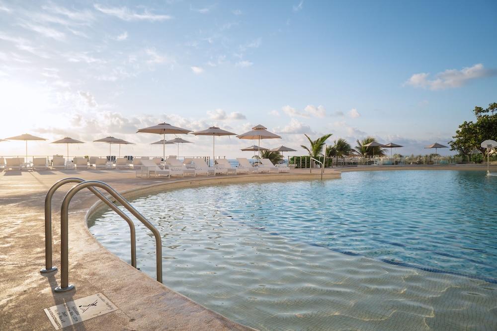 Sunset Royal Beach Resort - All Inclusive Waterslide