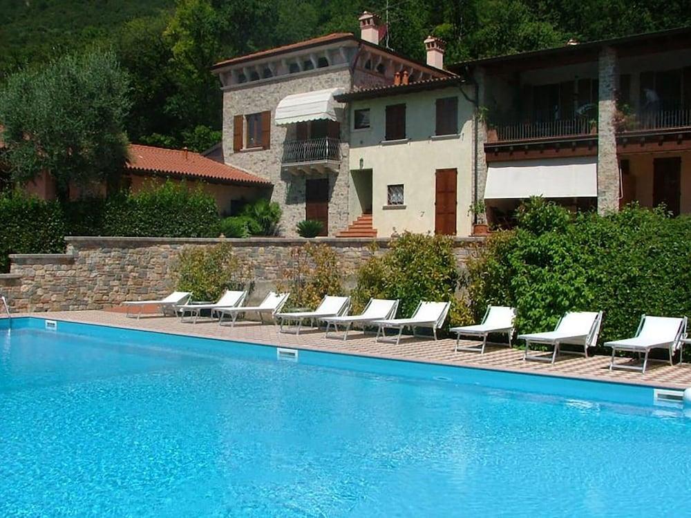 Lovely Flat With Shared Pool and Amazing Lake View Waterslide