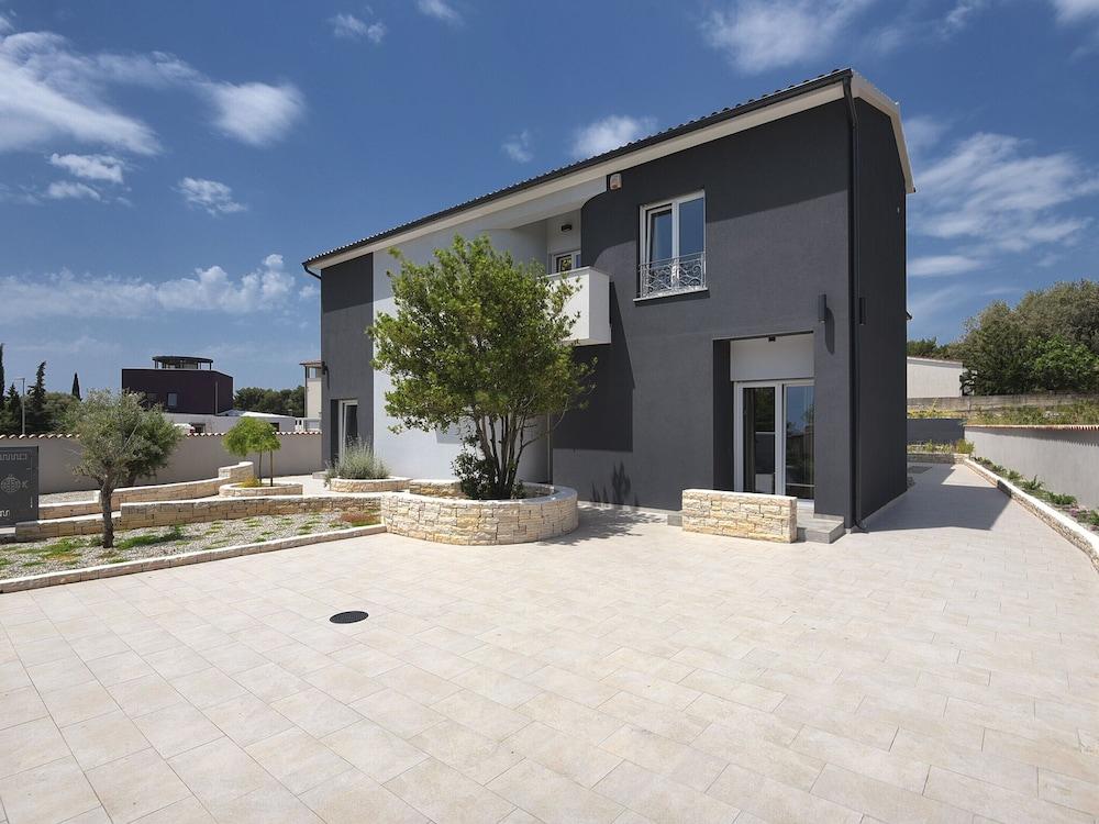 Villa With Pool in Premantura Exterior