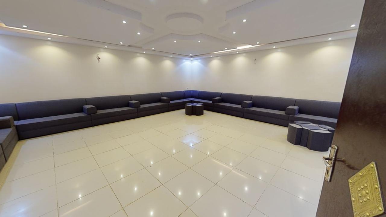 Comfy Istiraha with Pool | 603 Living Area