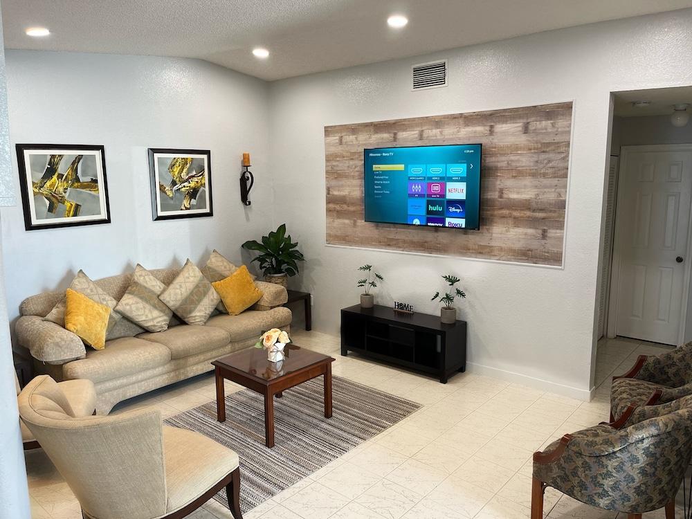 أمازينج آند كوزي دوبليكس نير زو ميامي الصورة الأساسية