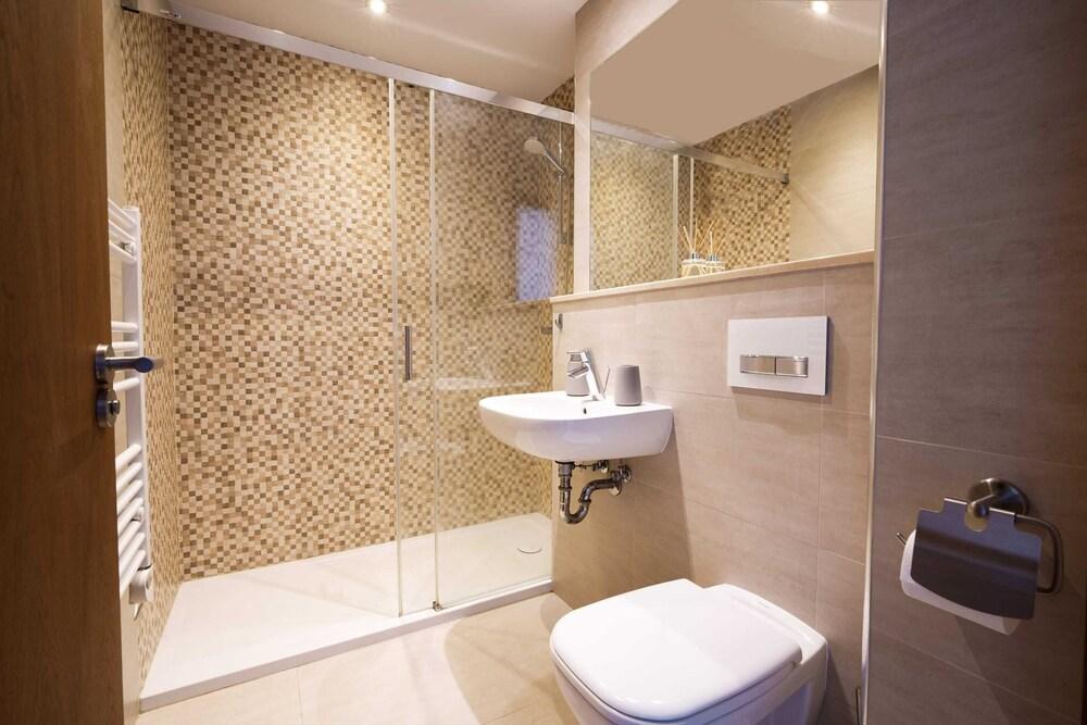 Westone Suite-hosted by Sweetstay Bathroom