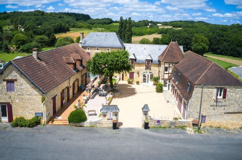 Logis Hôtel A Jayac Featured Image