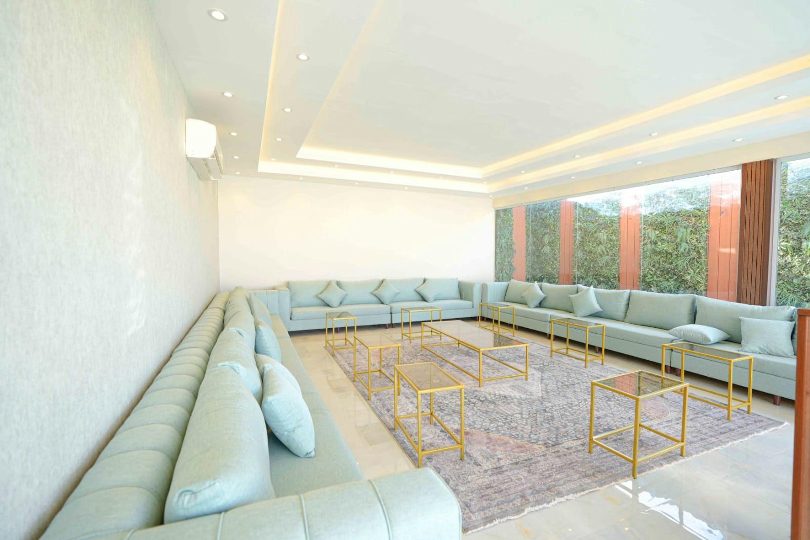 Elegant Istiraha with Grass Lawn | 4370 Featured Image