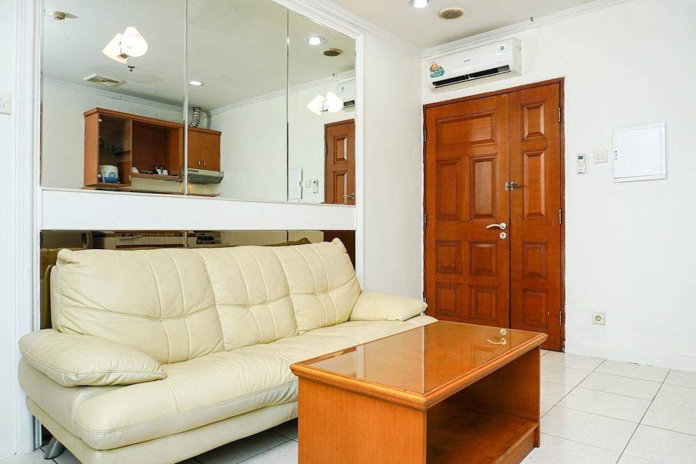 Simply 1BR Pangeran Jayakarta Apartment Interior