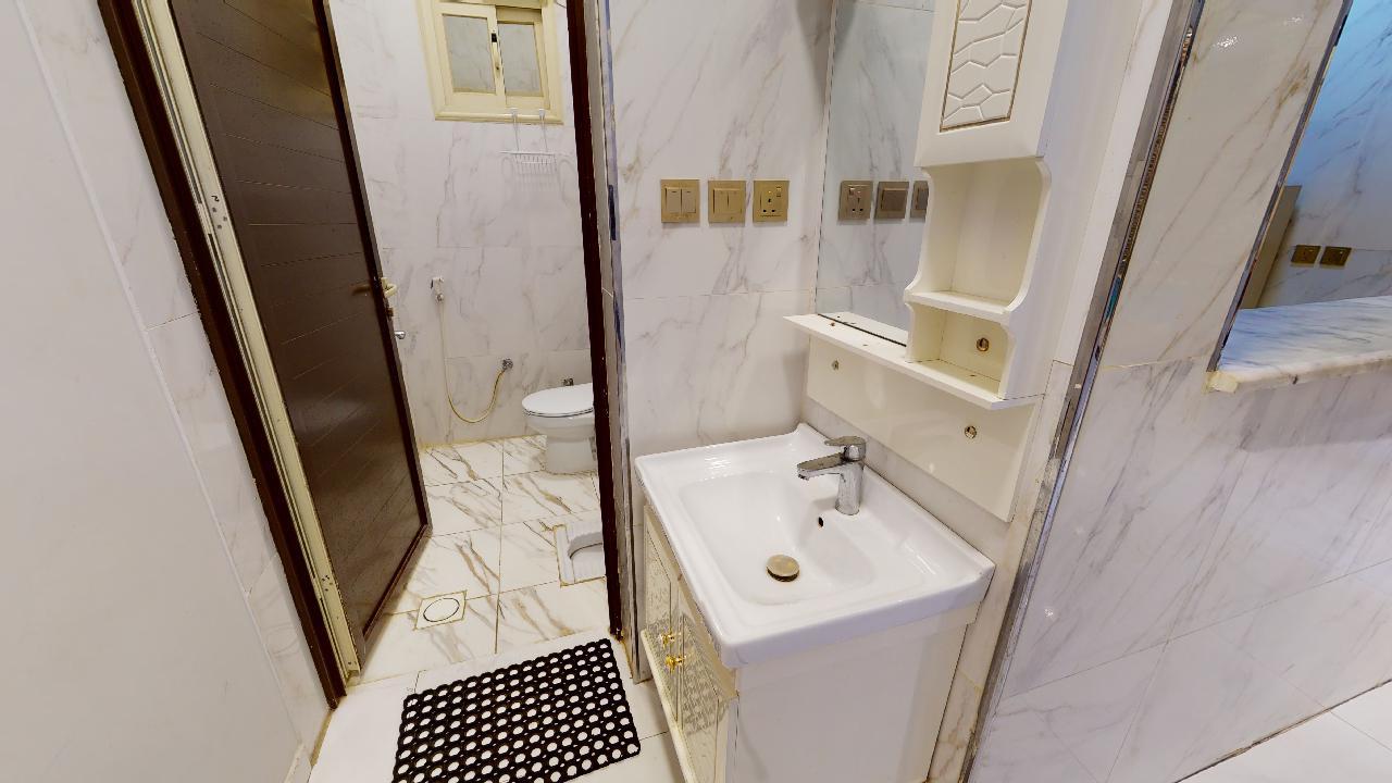 Elegant Chalet with BBQ Are | 1727 Bathroom