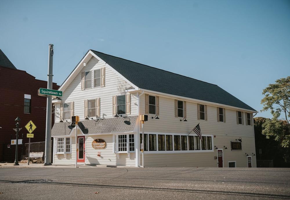 Hampton Bays Hotel on Main
