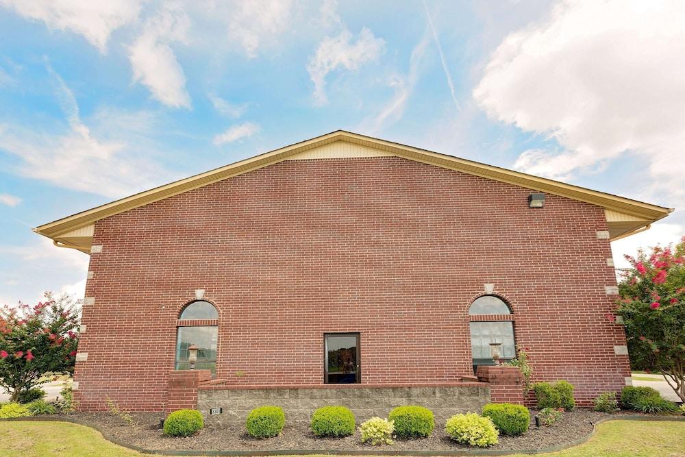 سوبر 8 باي ويندام هازين