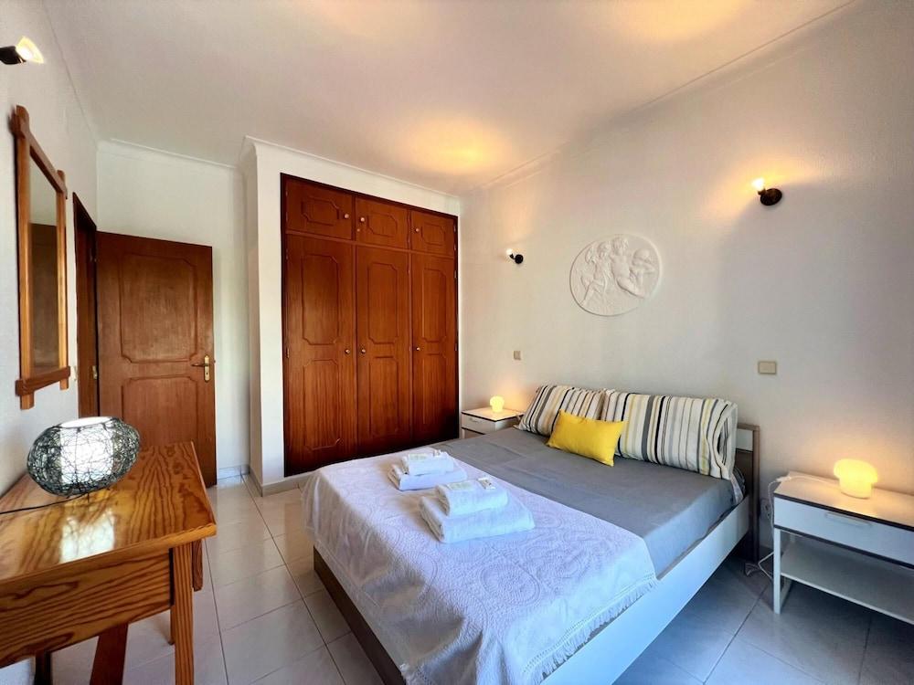 Albufeira Classic 1 With Pool by Homing Room