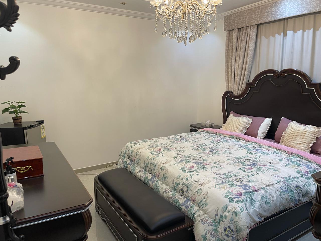 Elegant Apartment with Comfortable and Simple Furniture | 5642 Featured Image